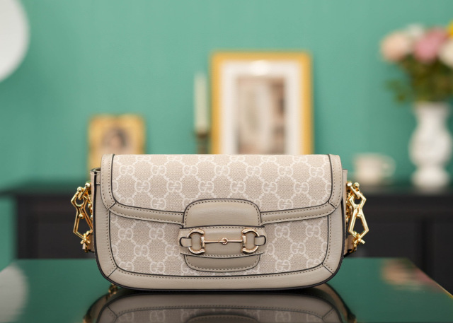 Gucci GG Horsebit Schultertasche Größe: 23,5 x 14 x 5 cm