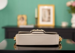 Gucci GG Horsebit Schultertasche Größe: 23,5 x 14 x 5 cm