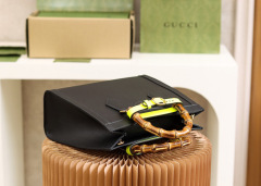 Gucci Diana Tasche Größe: 27 x 24 x 11 cm
