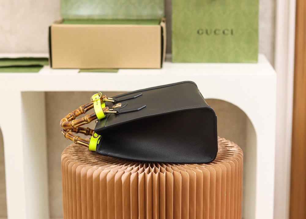 Gucci Diana Tasche Größe: 27 x 24 x 11 cm