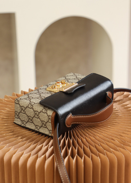 Borsa con lucchetto Gucci Dimensioni: 18*10*5cm