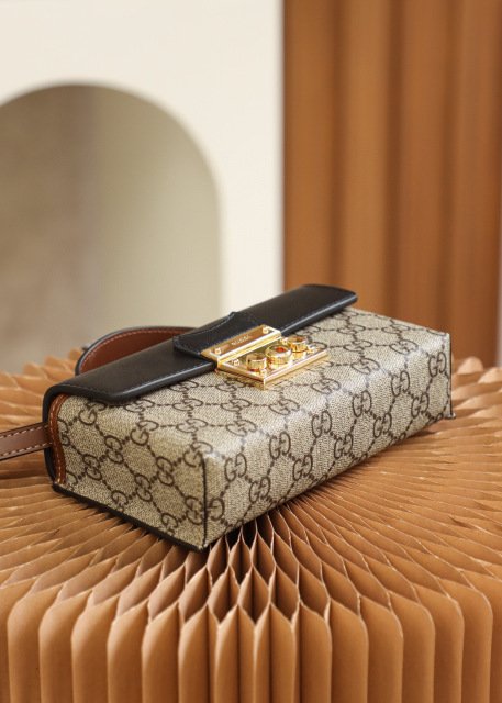 Borsa con lucchetto Gucci Dimensioni: 18*10*5cm