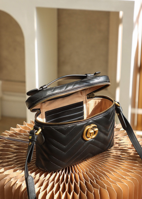 Gucci GG Marmont bag  Size：19*13*7cm
