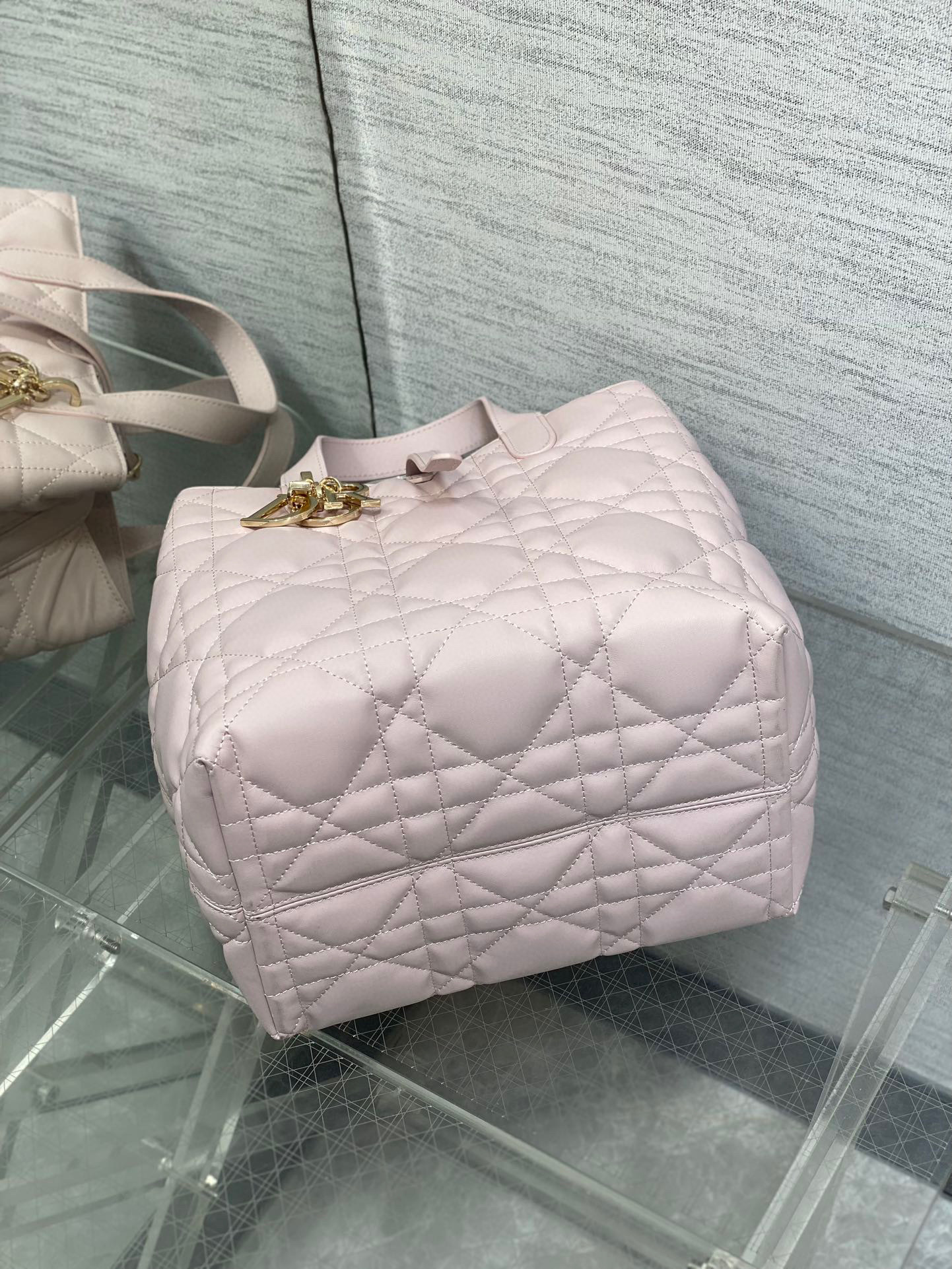 Christian Dior Toujours Tasche, Größe: 20 x 18,5 x 22 cm