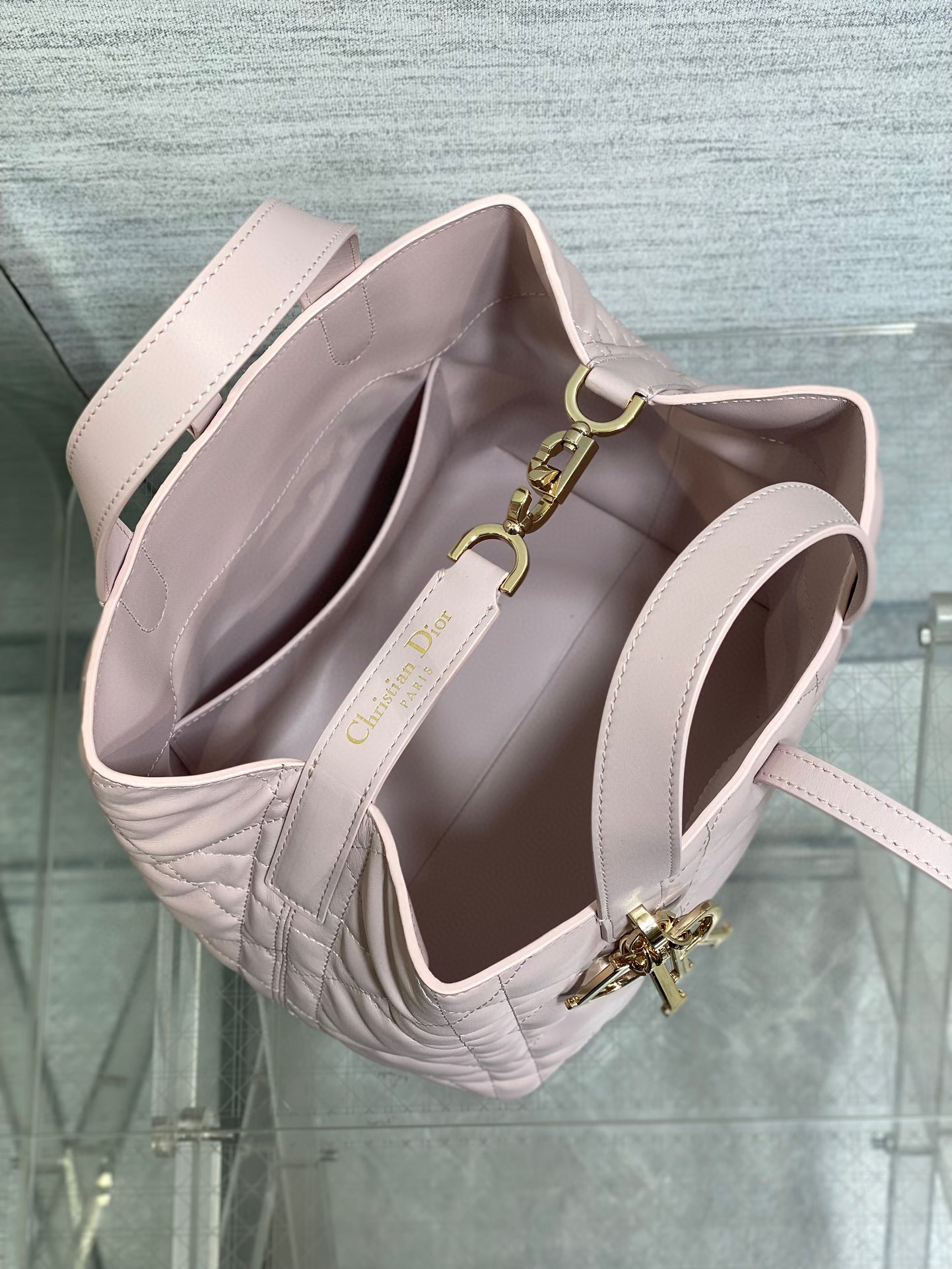 Christian Dior Toujours Tasche, Größe: 20 x 18,5 x 22 cm