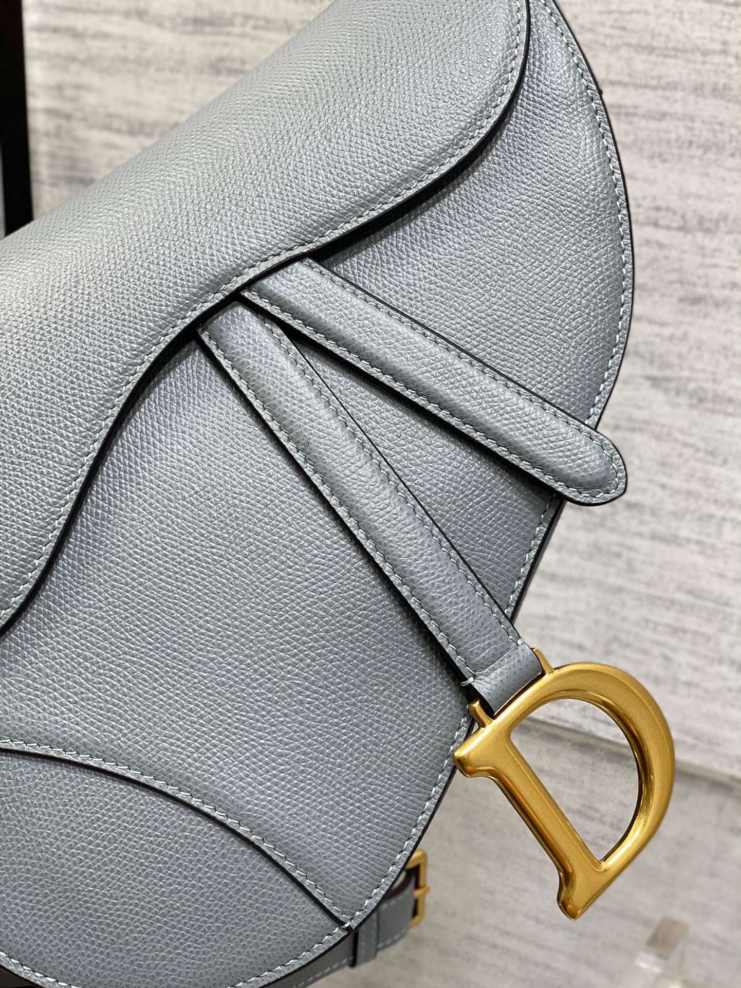Christian Dior CD saddle Size：24*18*6cm