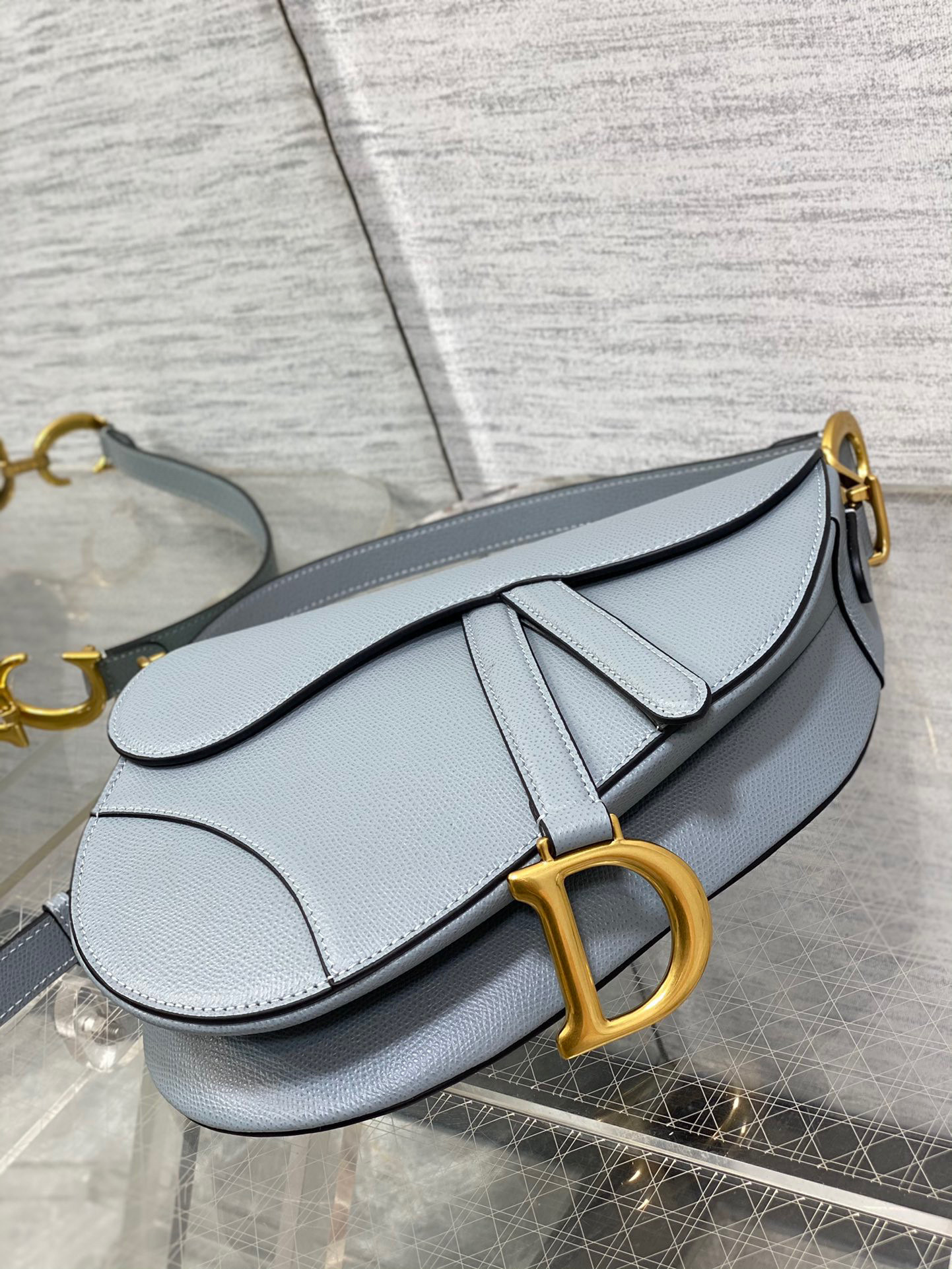 Christian Dior CD saddle Size：24*18*6cm