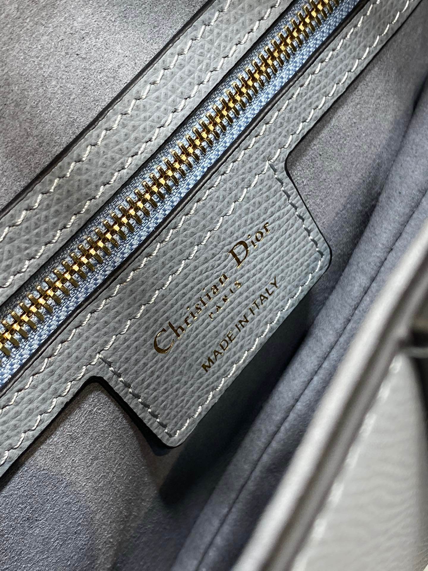 Christian Dior CD saddle Size：24*18*6cm