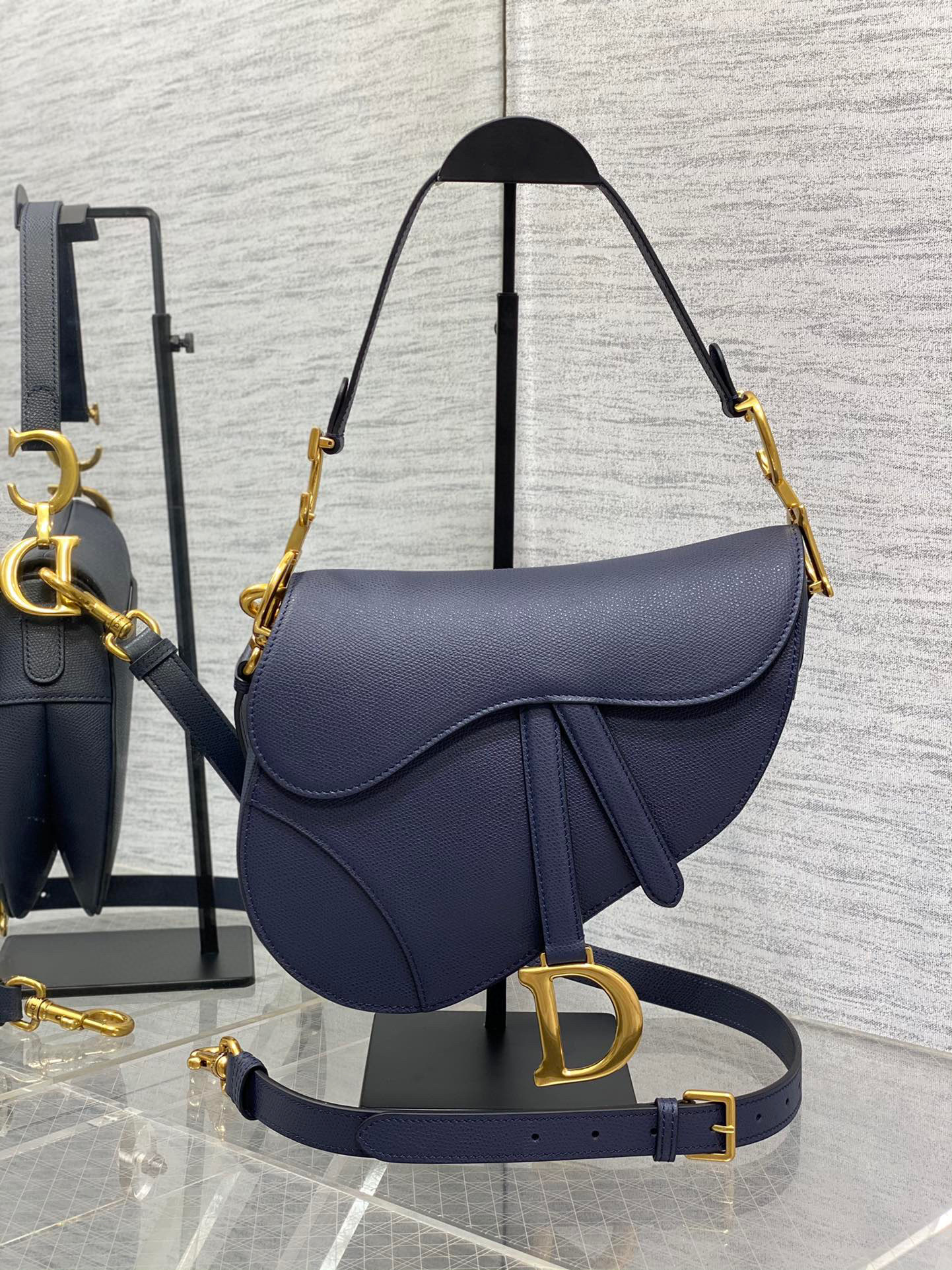 Christian Dior CD saddle Size：24*18*6cm