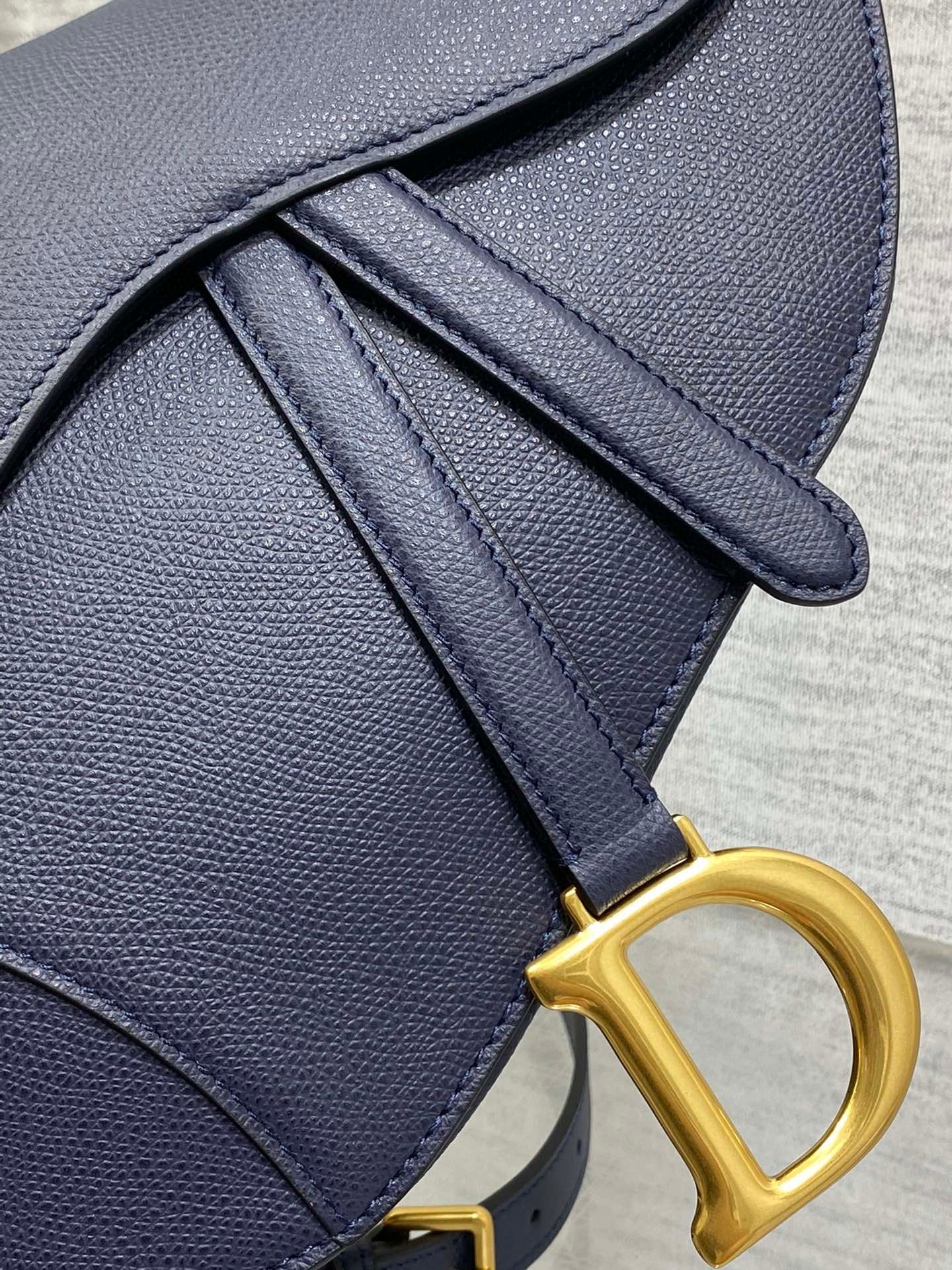 Christian Dior CD saddle Size：24*18*6cm