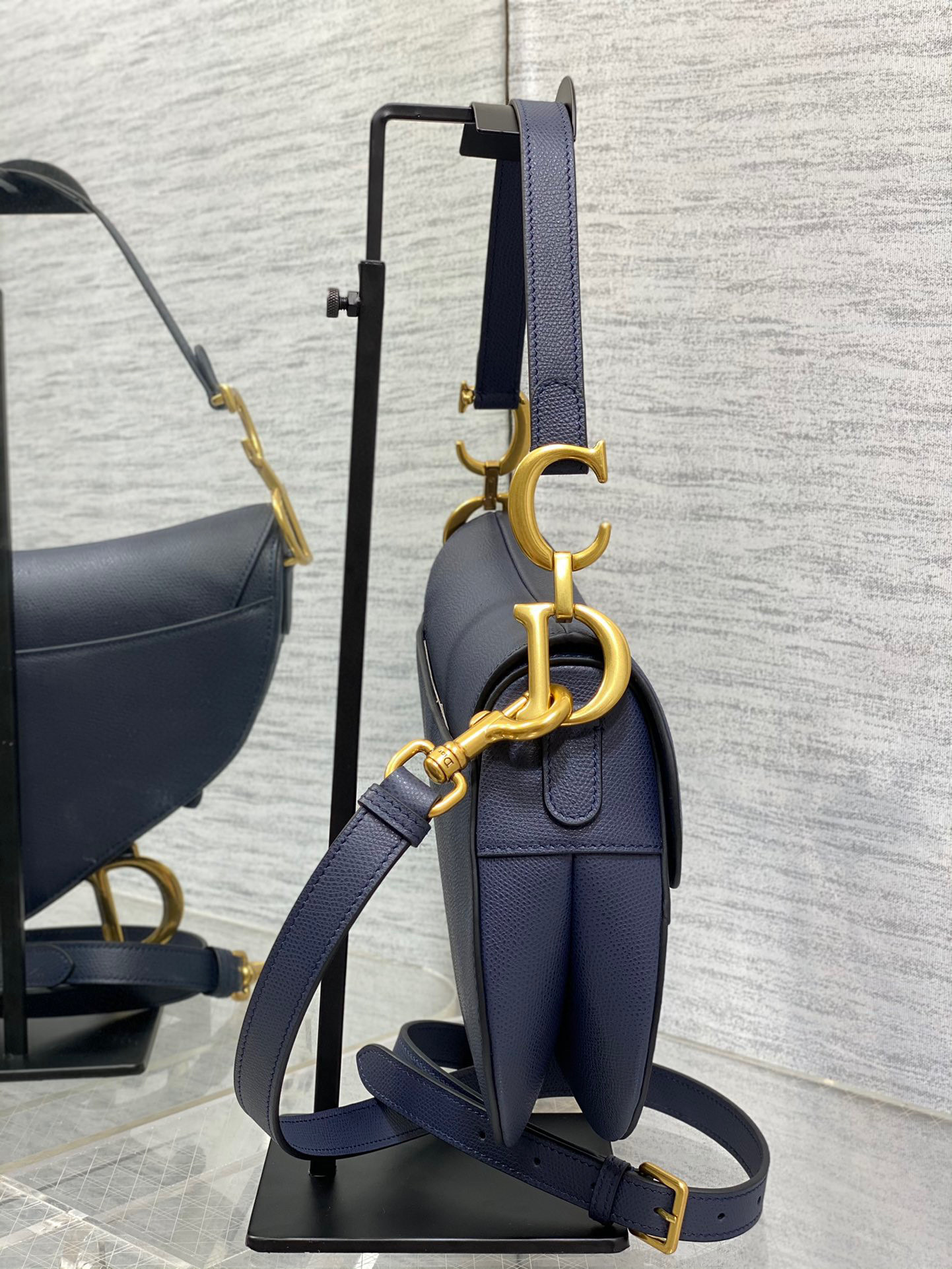 Christian Dior CD saddle Size：24*18*6cm