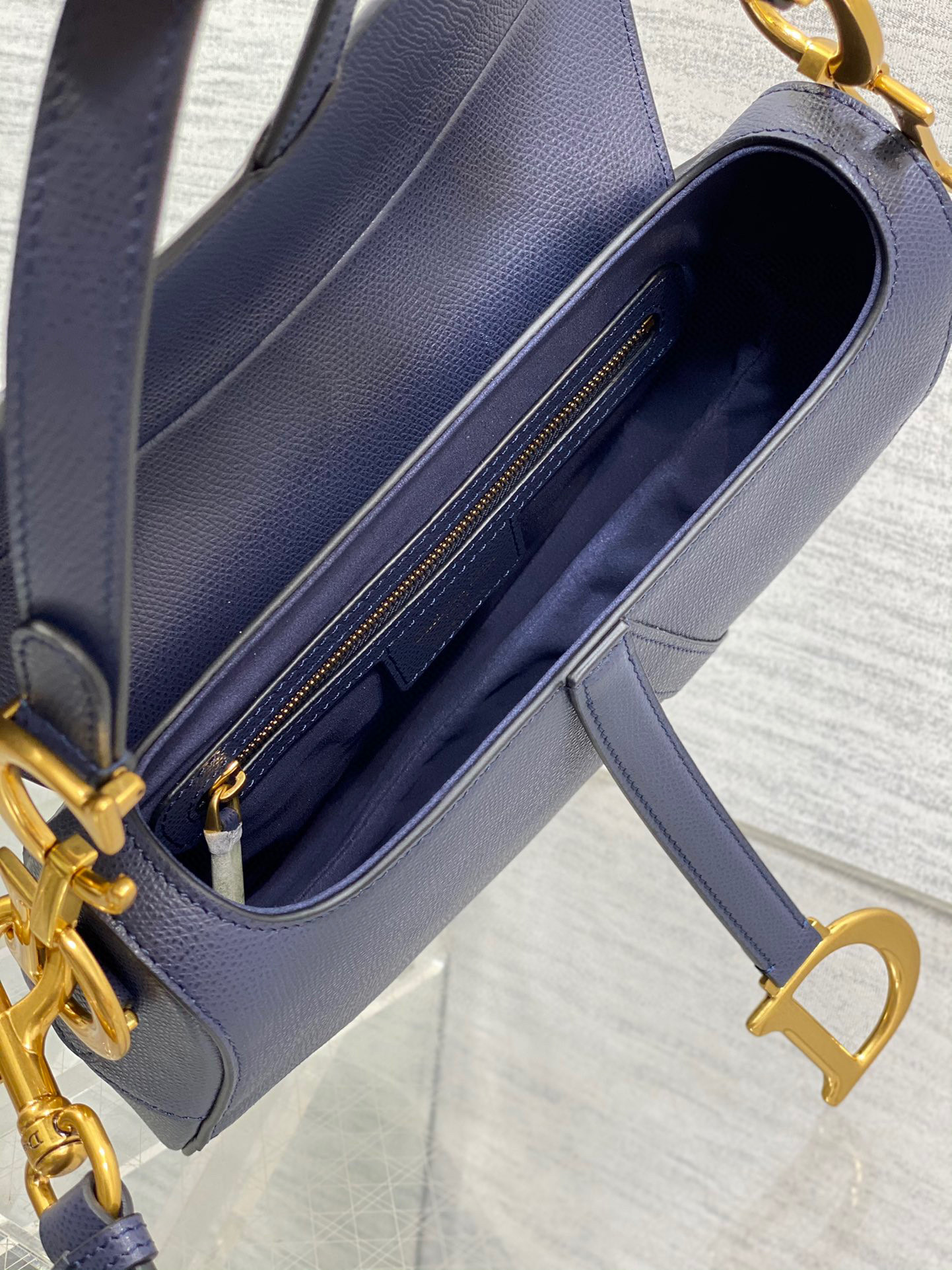 Christian Dior CD saddle Size：24*18*6cm