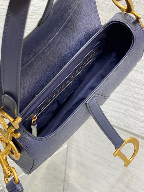 Christian Dior CD saddle Size：24*18*6cm