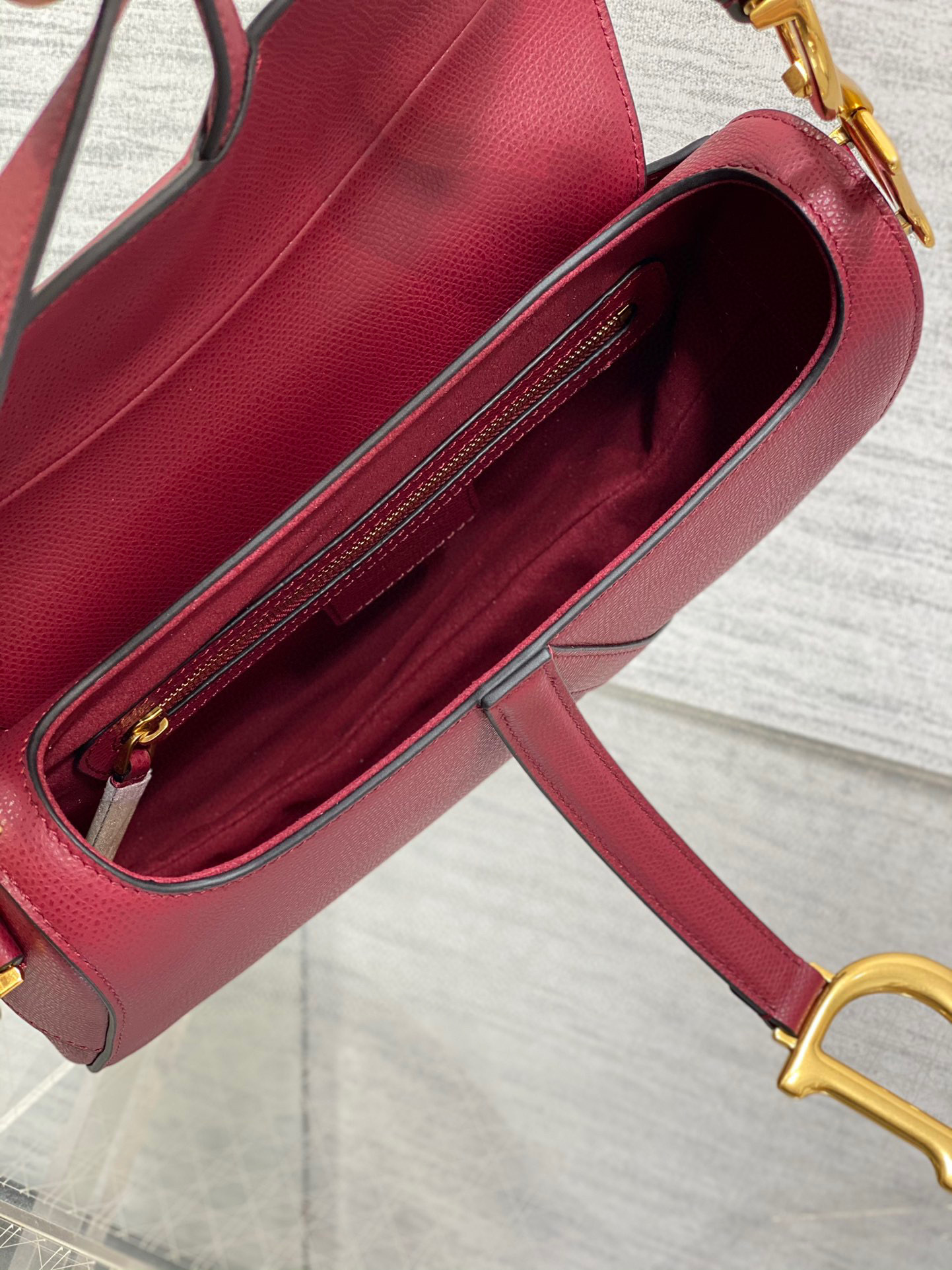 Christian Dior CD saddle Size：24*18*6cm