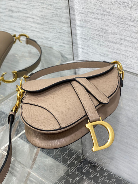 Christian Dior CD-Sattel Größe: 17 * 15 * 5 cm