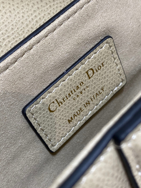 Christian Dior CD saddle Size：17*15*5cm