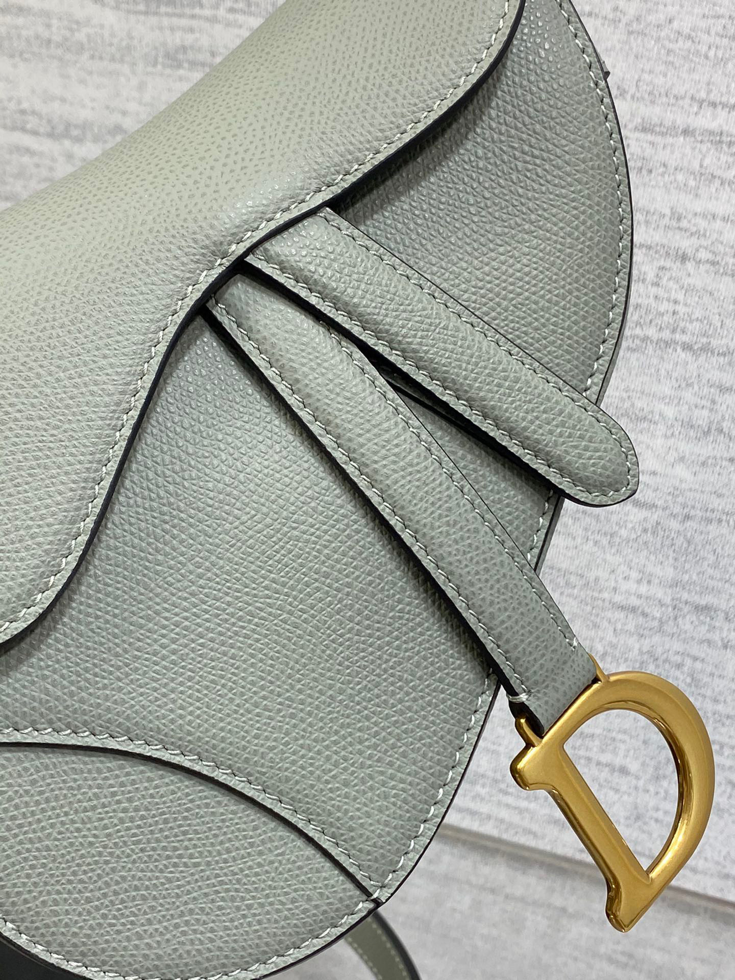 Christian Dior CD saddle Size：17*15*5cm