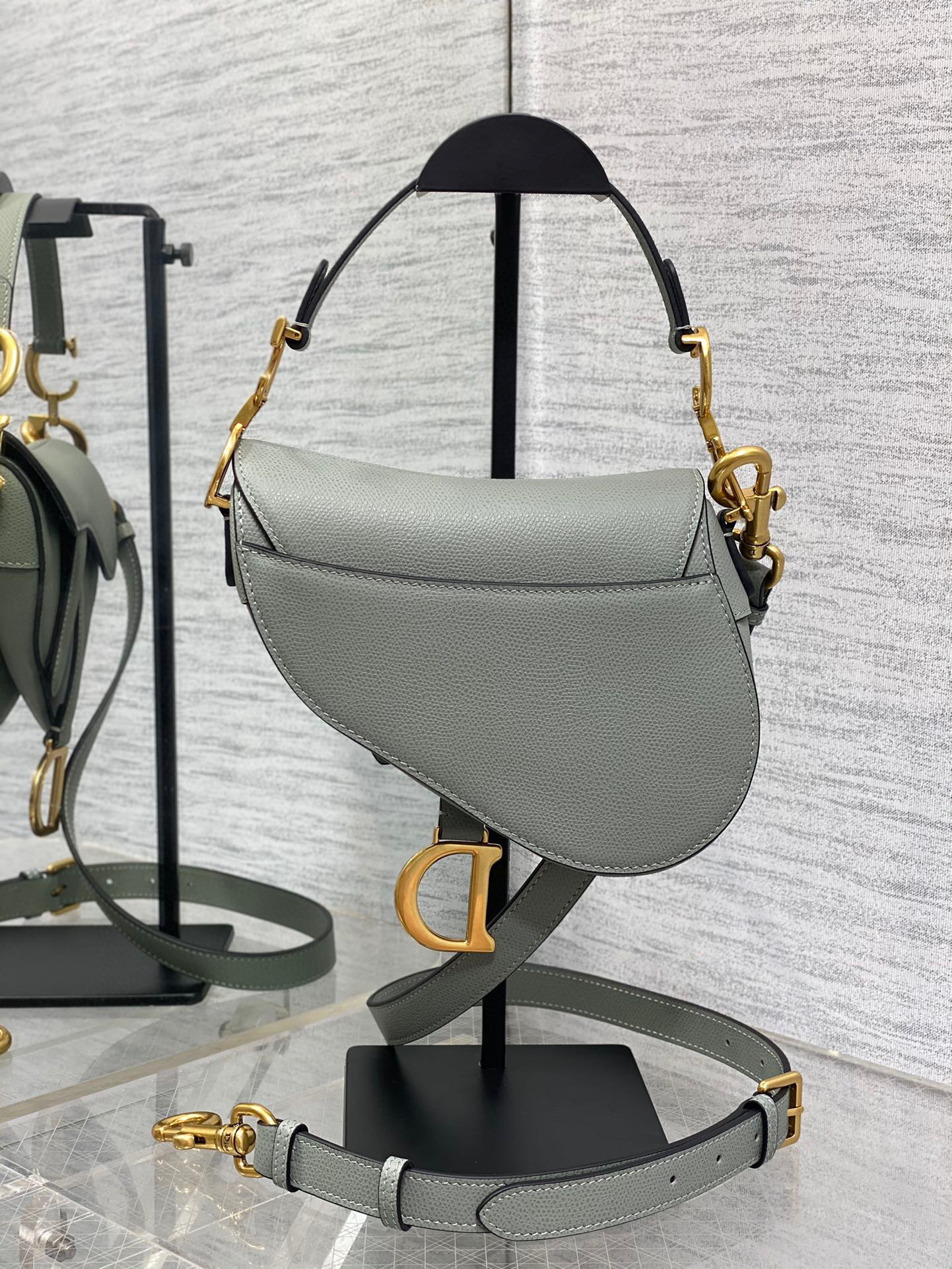 Christian Dior CD saddle Size：17*15*5cm