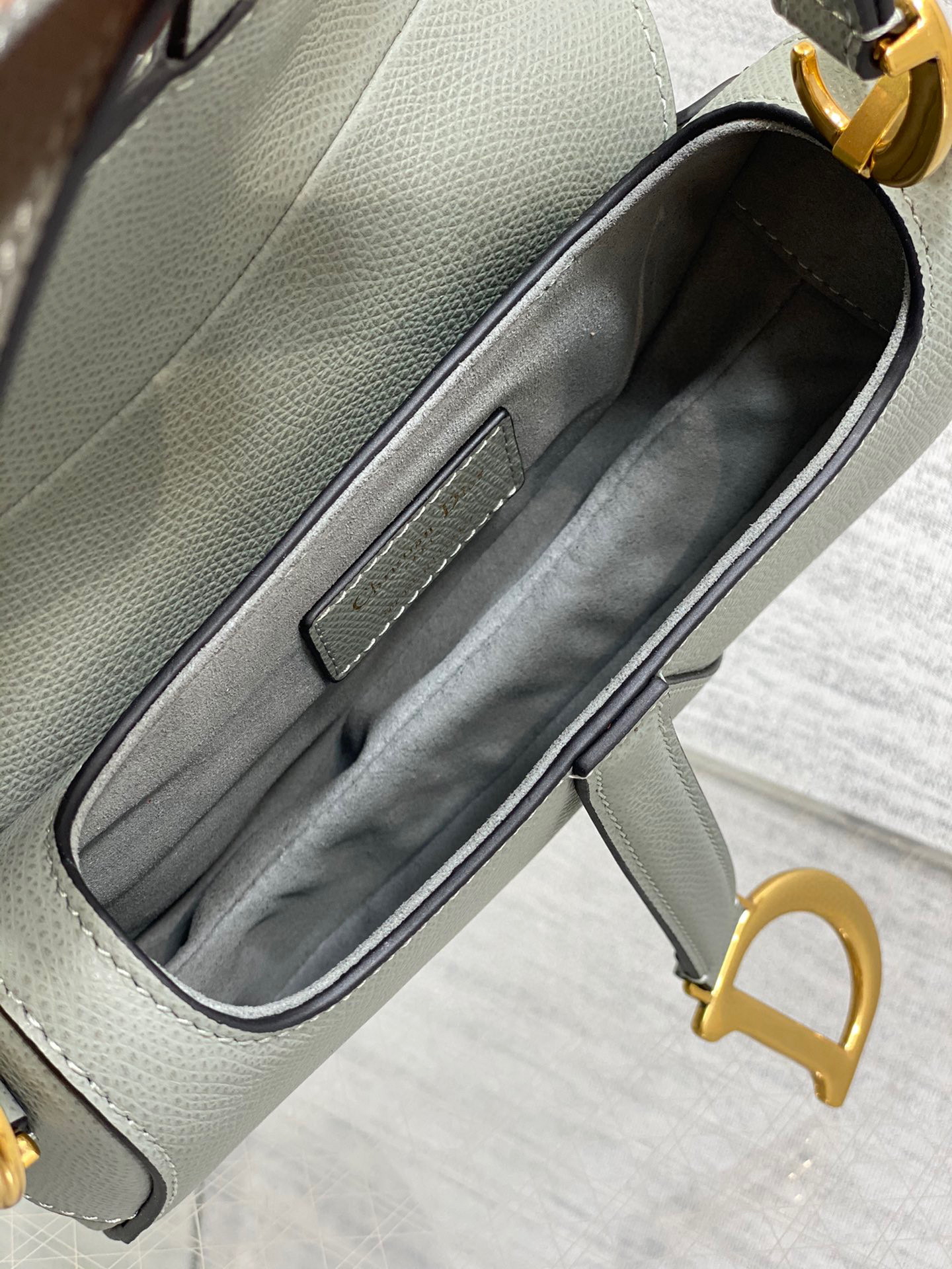Christian Dior CD saddle Size：17*15*5cm
