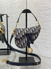 Christian Dior CD saddle Size：17*15*5cm
