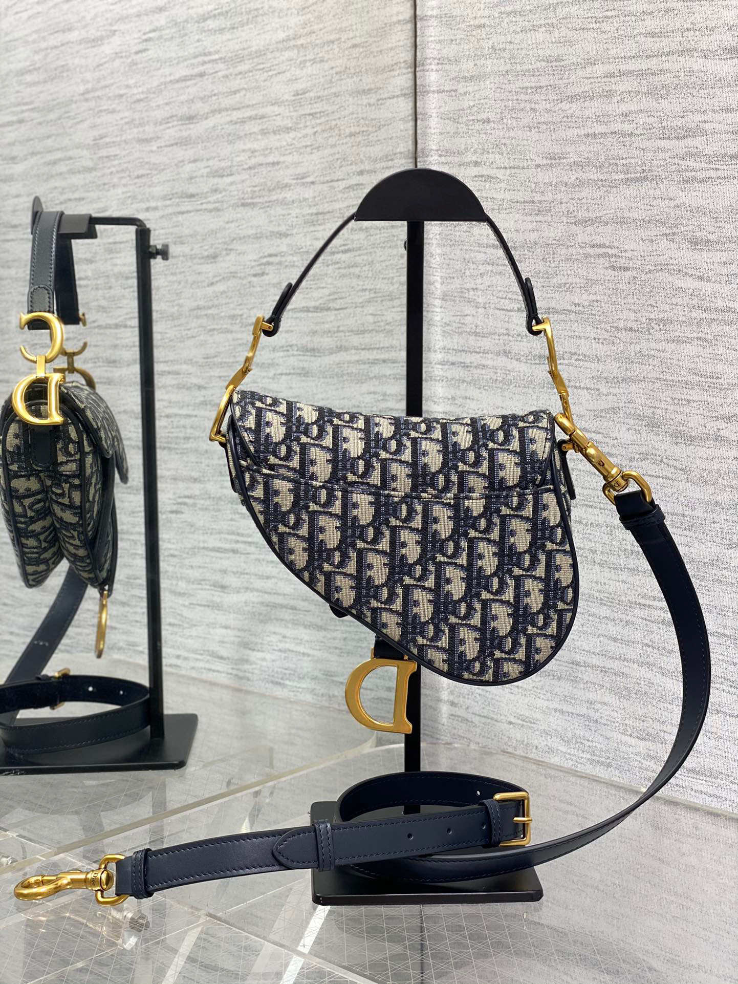 Christian Dior CD saddle Size：17*15*5cm