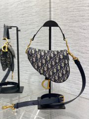 Christian Dior CD saddle Size：17*15*5cm