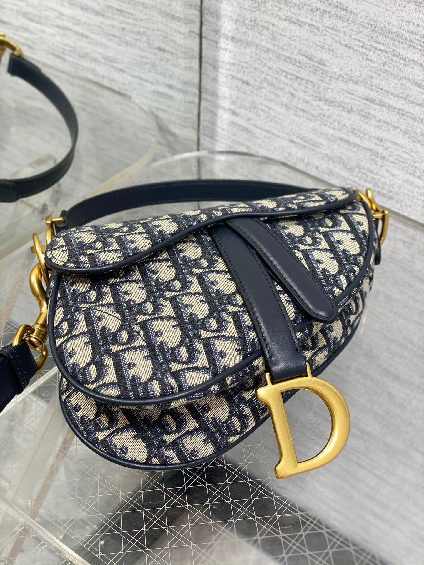Christian Dior CD saddle Size：17*15*5cm