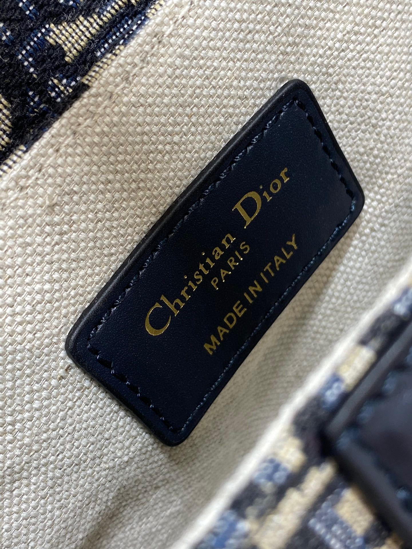 Christian Dior CD saddle Size：17*15*5cm