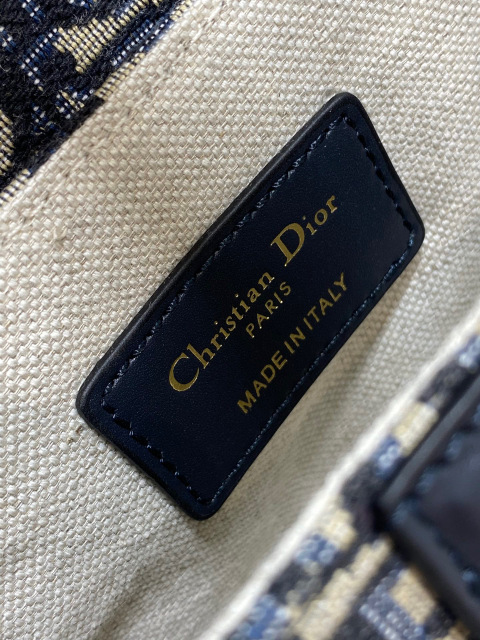 Christian Dior CD saddle Size：17*15*5cm