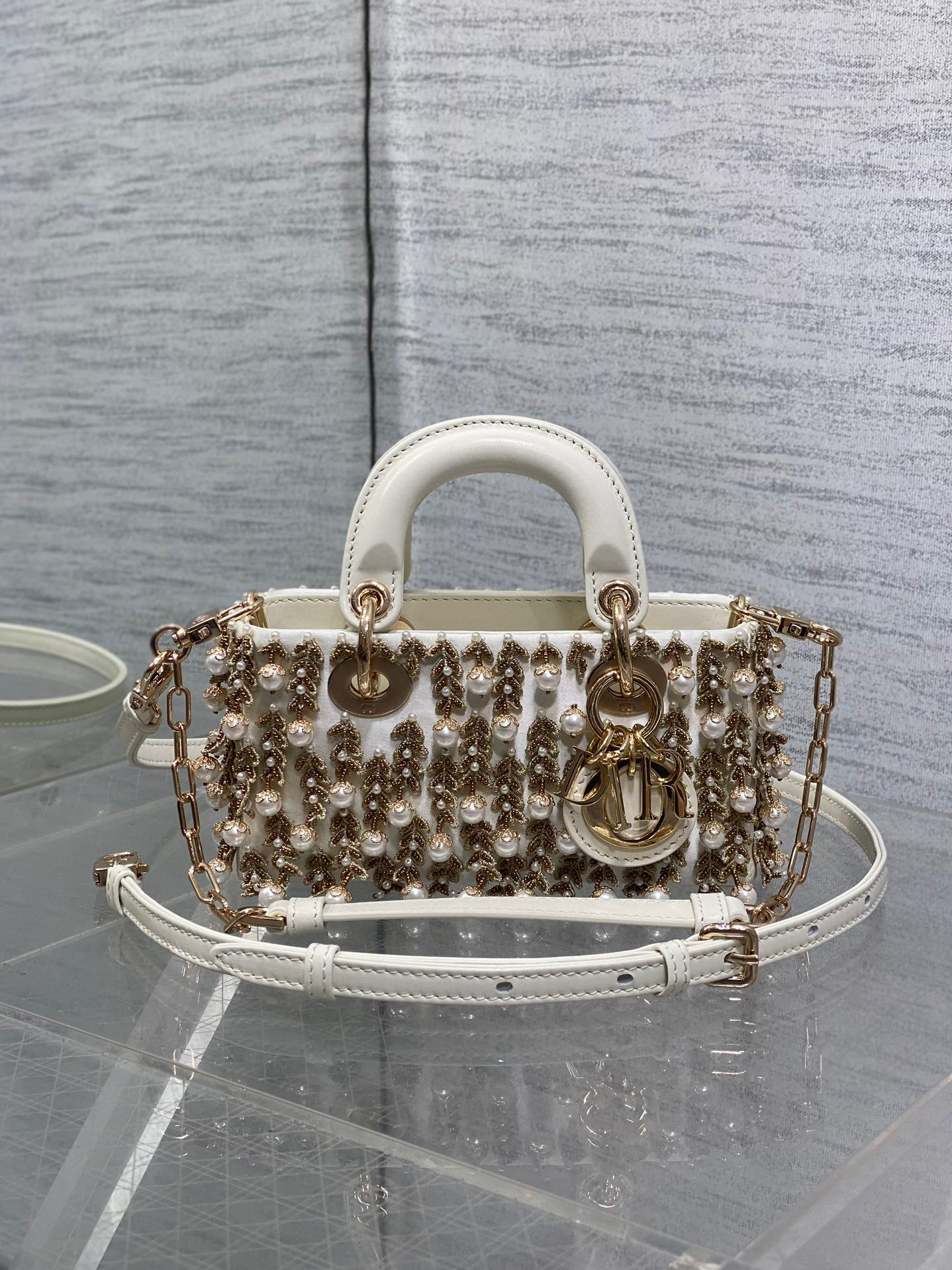 Christian Dior lady limited edition  Size：22*11*6cm