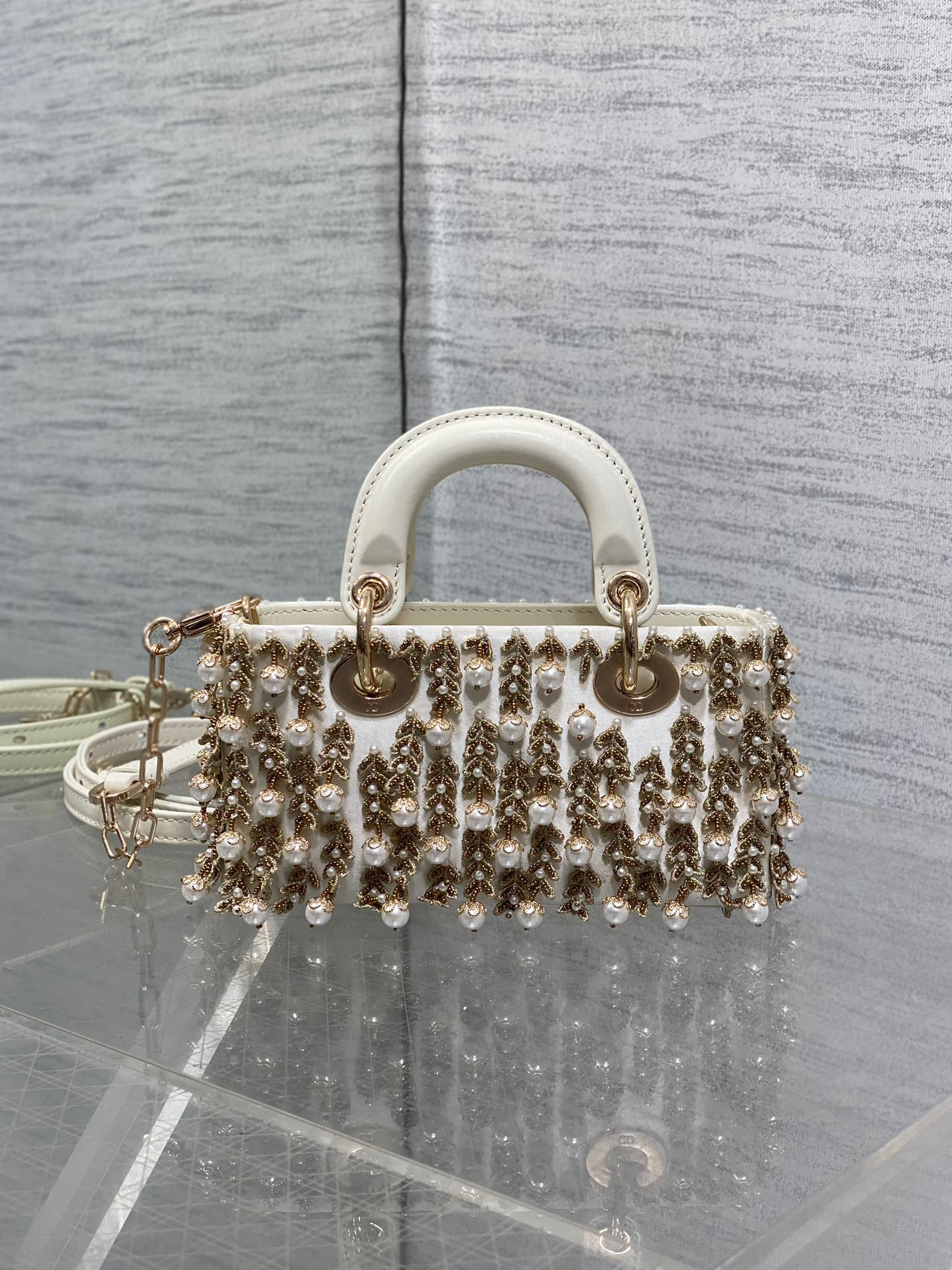 Christian Dior lady limited edition  Size：22*11*6cm