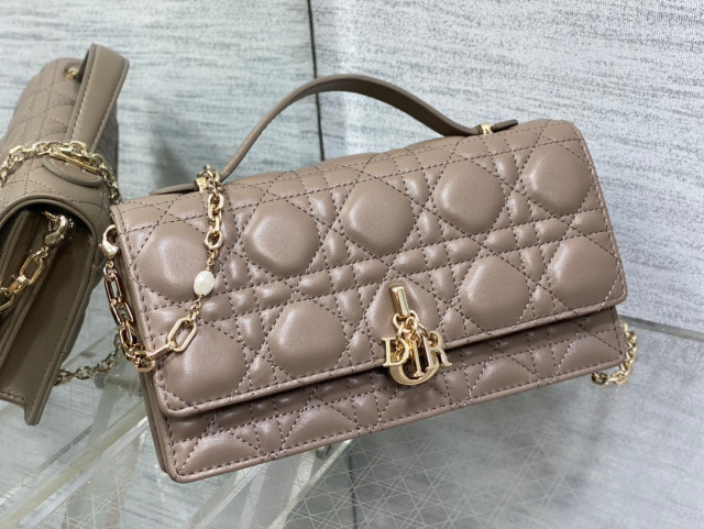 Borsa a mano con catena di perle Christian Dior Dimensioni: 21*11*5cm