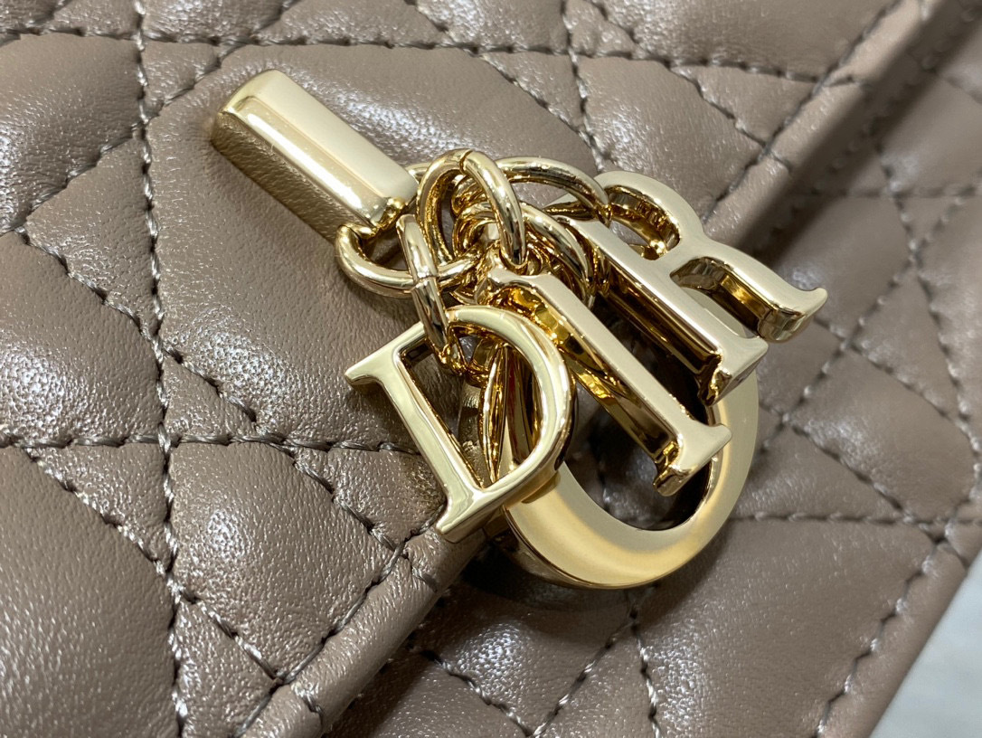 Borsa a mano con catena di perle Christian Dior Dimensioni: 21*11*5cm