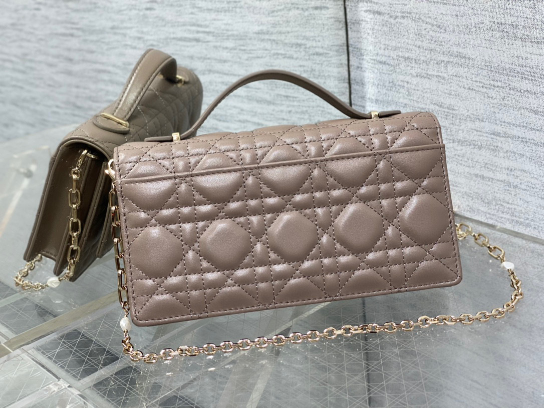 Borsa a mano con catena di perle Christian Dior Dimensioni: 21*11*5cm