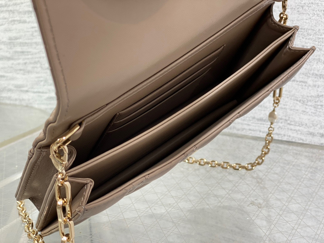 Borsa a mano con catena di perle Christian Dior Dimensioni: 21*11*5cm