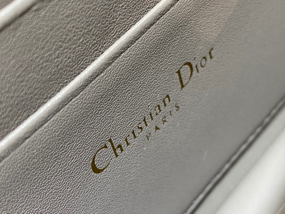 Borsa a mano con catena di perle Christian Dior Dimensioni: 21*11*5cm