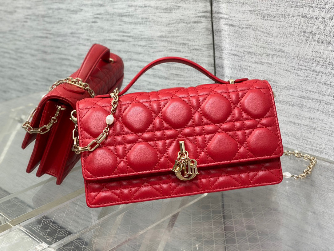 Christian Dior Clutch mit Perlenkette, Größe: 21 x 11 x 5 cm