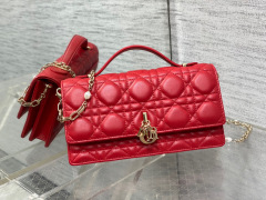 Christian Dior Clutch mit Perlenkette, Größe: 21 x 11 x 5 cm