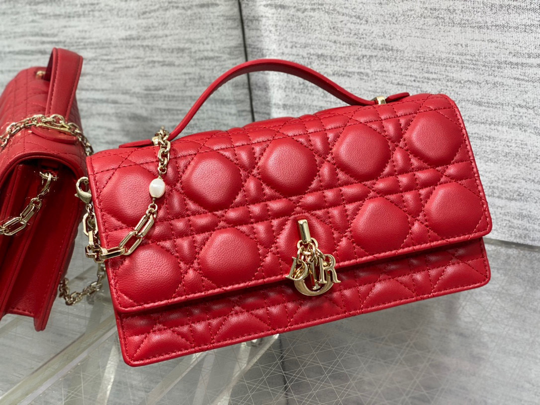 Christian Dior Clutch mit Perlenkette, Größe: 21 x 11 x 5 cm