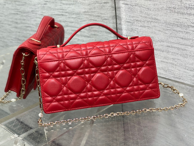 Christian Dior Clutch mit Perlenkette, Größe: 21 x 11 x 5 cm