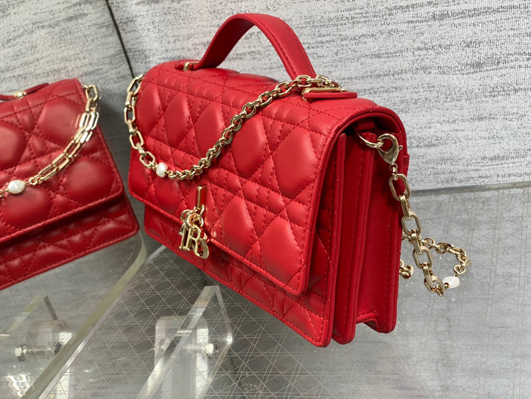 Christian Dior Clutch mit Perlenkette, Größe: 21 x 11 x 5 cm