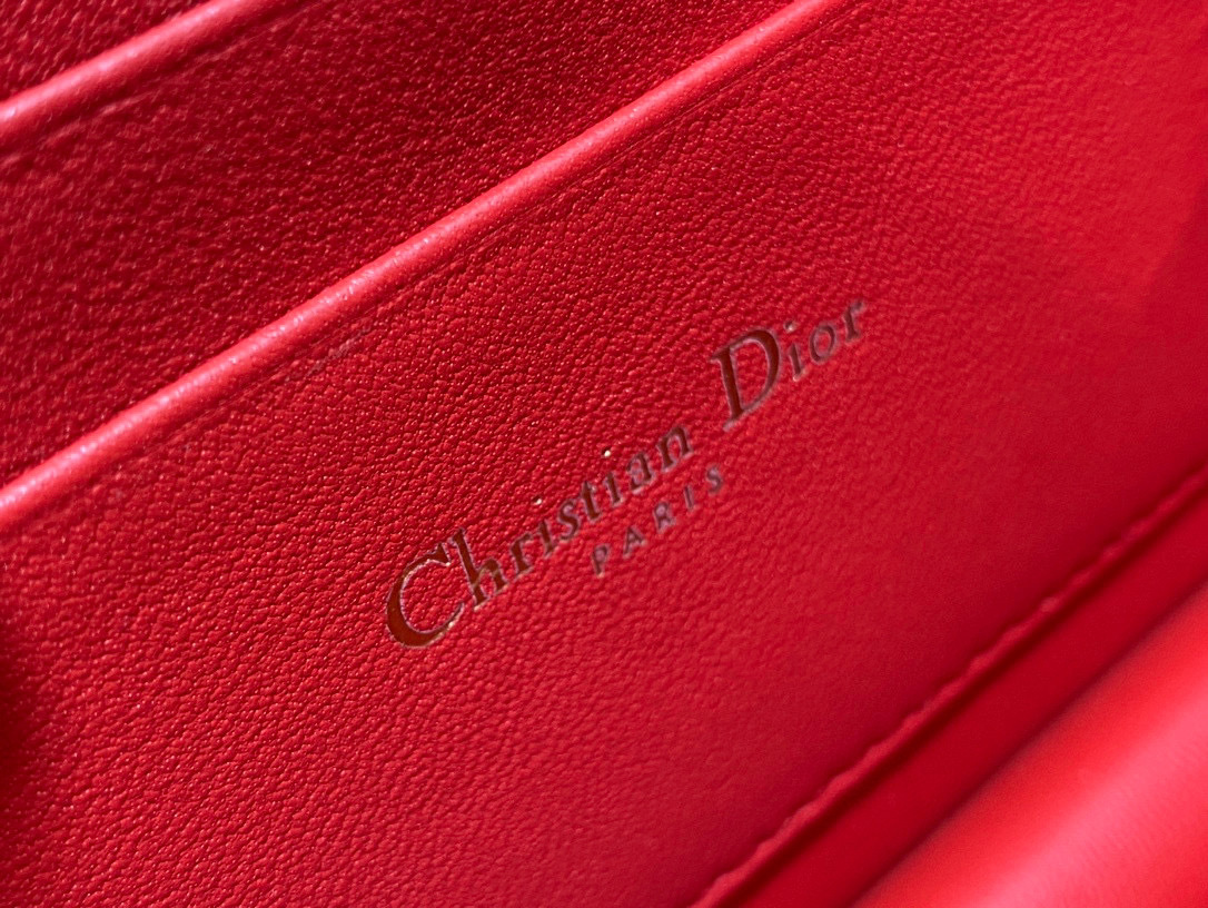 Christian Dior Clutch mit Perlenkette, Größe: 21 x 11 x 5 cm