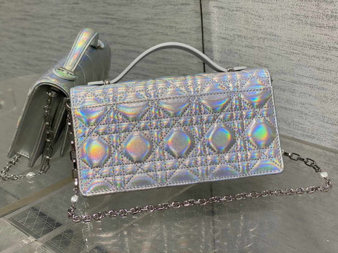 Christian Dior 珍珠链条手拿包 尺寸：21*11*5cm