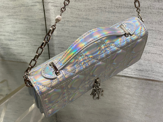 Christian Dior 珍珠链条手拿包 尺寸：21*11*5cm