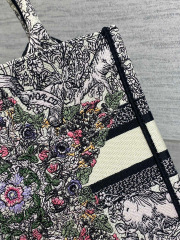 Christian Dior Around the world Size：26*8*22cm