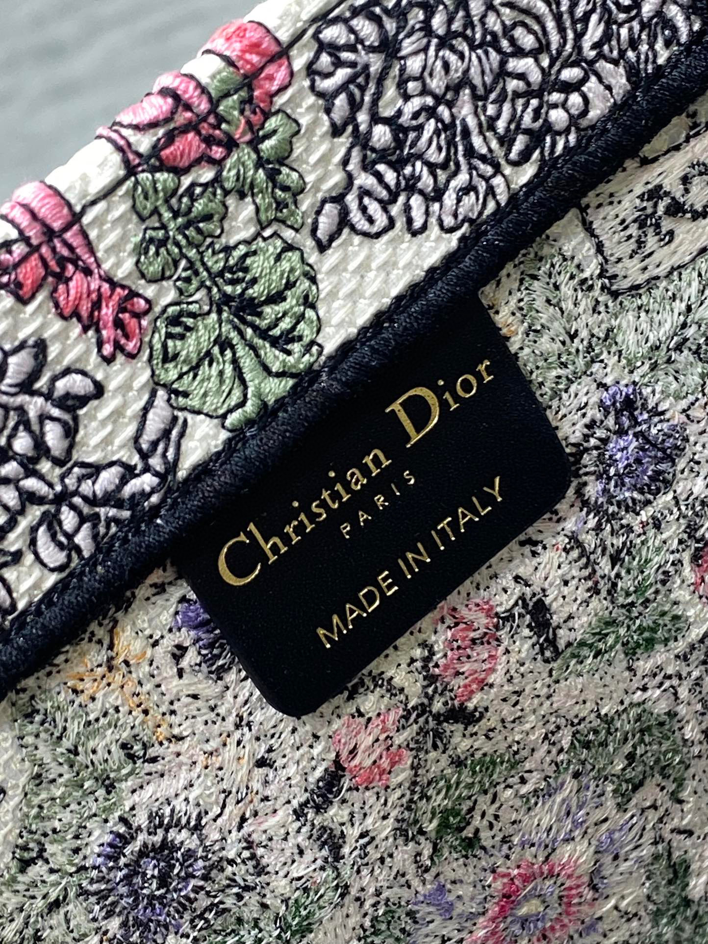 Christian Dior Around the world Size：26*8*22cm