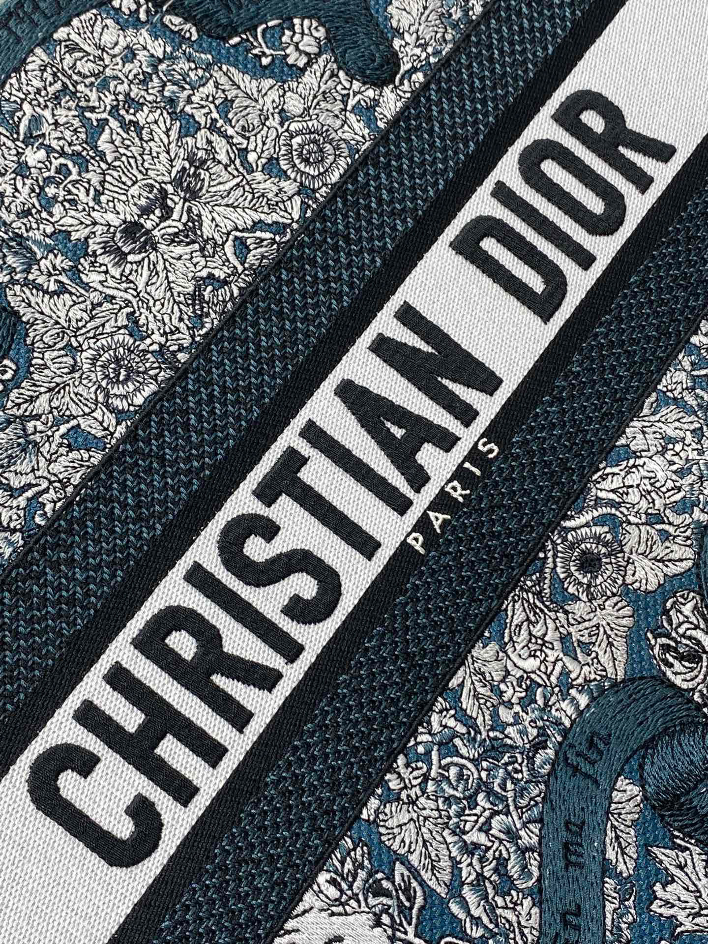Christian Dior Around the world Size：36*18*28cm