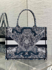 Christian Dior Around the world Size：36*18*28cm