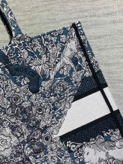 Christian Dior Around the world Size：36*18*28cm
