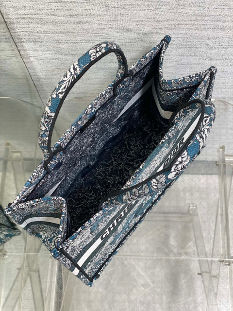 Christian Dior Around the world Size：36*18*28cm